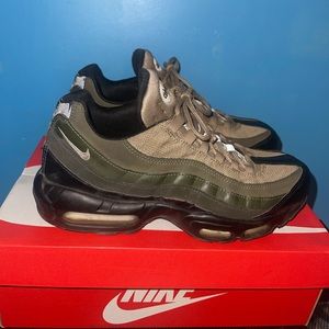 Nike Air Max 95 Olive green/Khaki, black size 10 Mens